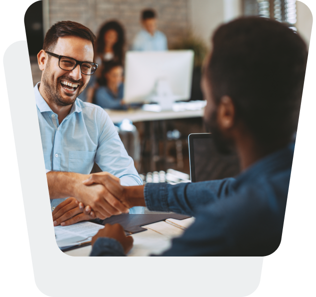 Professionals in een moderne kantooromgeving